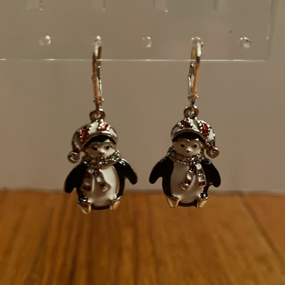 Napier holiday penguin drop earrings. Perfect for winter or holiday - Picture 4 of 17